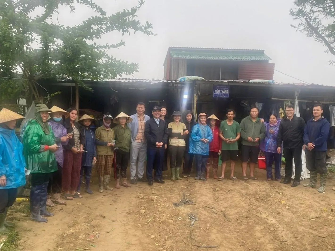 Người lao động và thành viên hợp tác xã ở Nghệ An nhận được hỗ trợ từ Chương trình Đầu tư Tạo việc làm sau bão Bualoi.